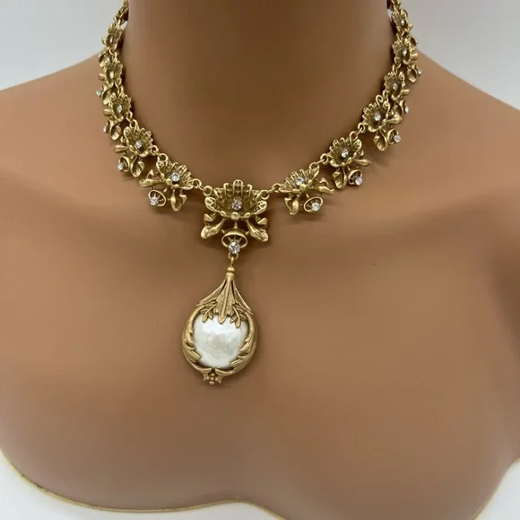 ANTIQUE STYLE GOLD FLORAL STATEMENT NECKLACE - Picture 4 of 7